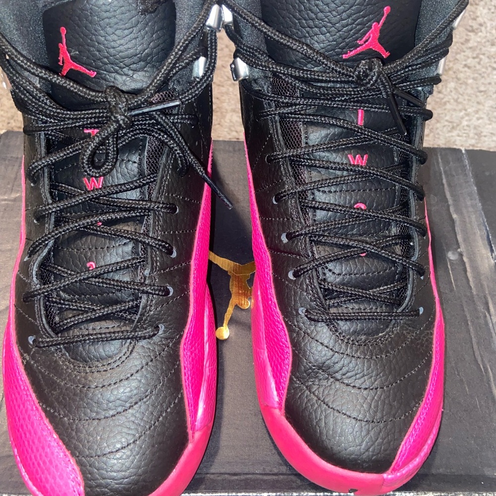 Jordan 12. Size6.5y. Great condition. - Picture 2 of 4